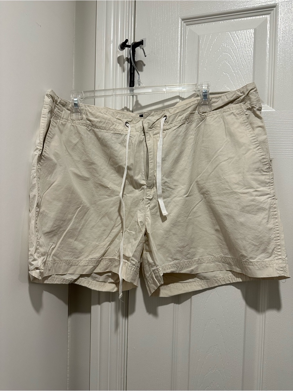 GAP women’s Light Beige Drawstring Flat Front Shorts